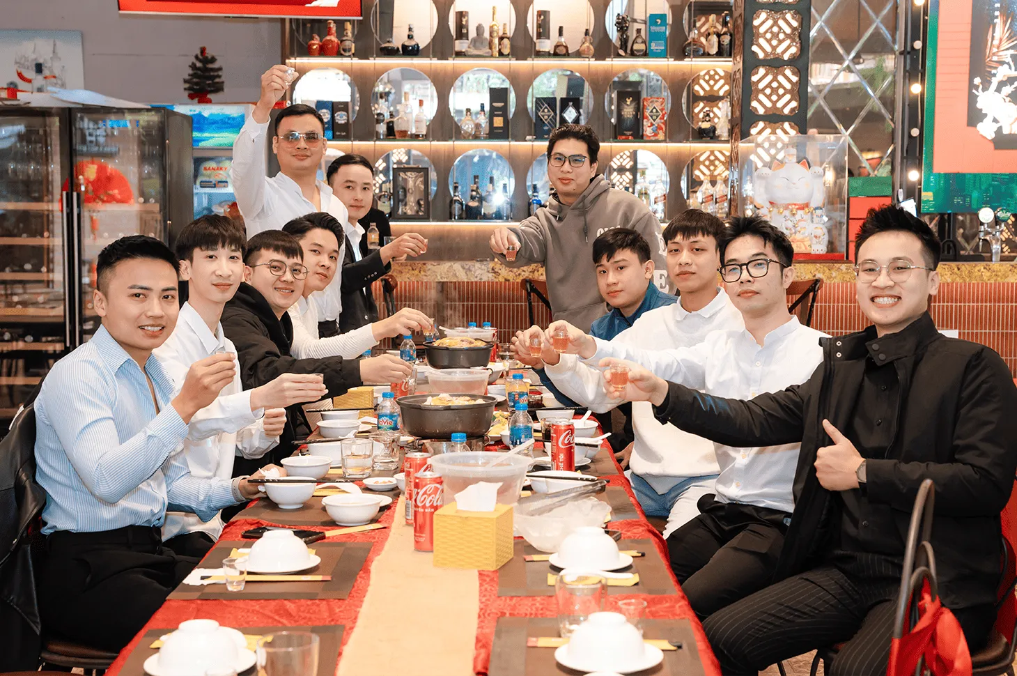 Đại tiệc nâng ly của các anh em phòng kinh doanh và kho đẹp giai, đã có chủ