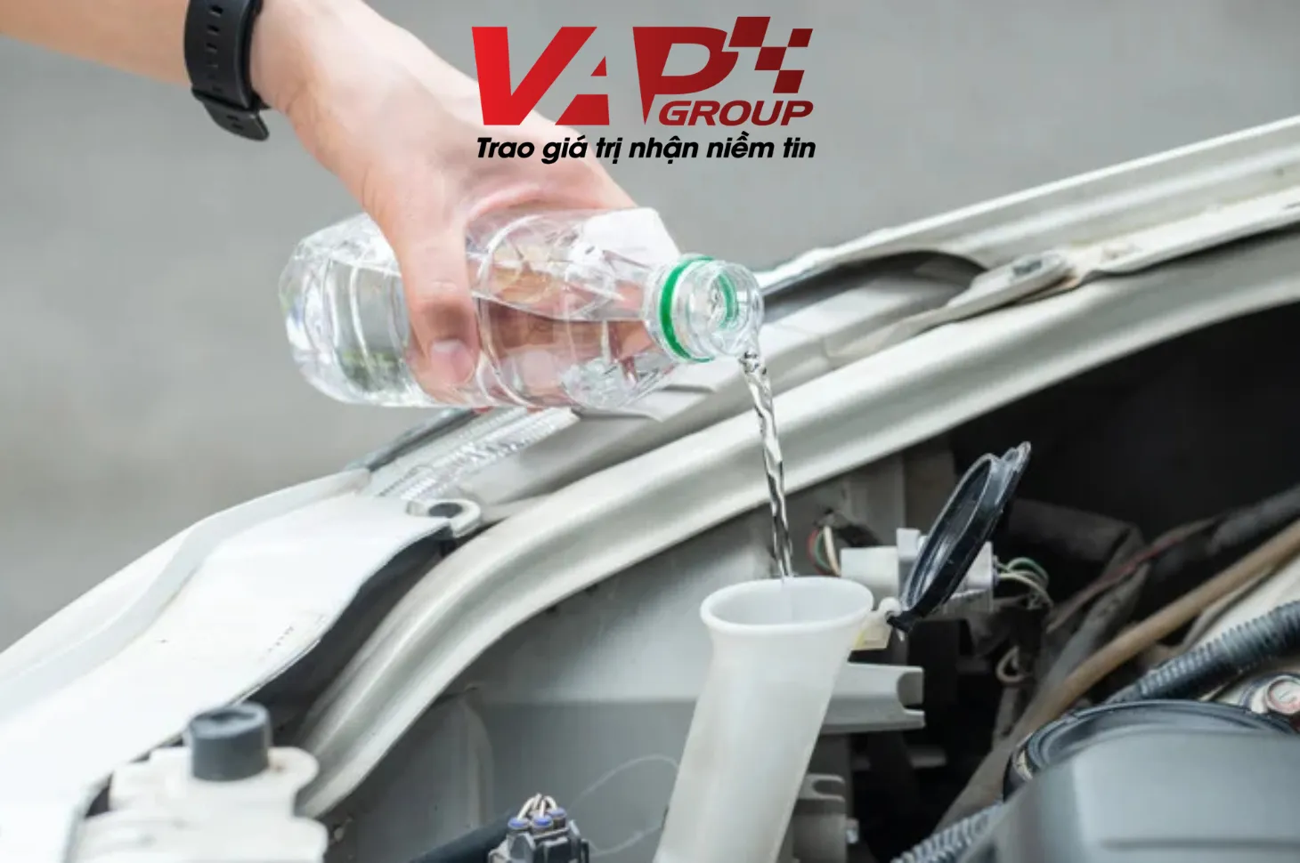 Đổ nước lọc vào két nước làm mát động cơ có được không?